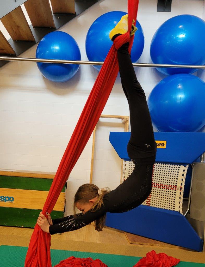 Kinderzirkus Kinderakrobatik Ferienkurs akrobatik.ch KLG, Dietlikon Zürich