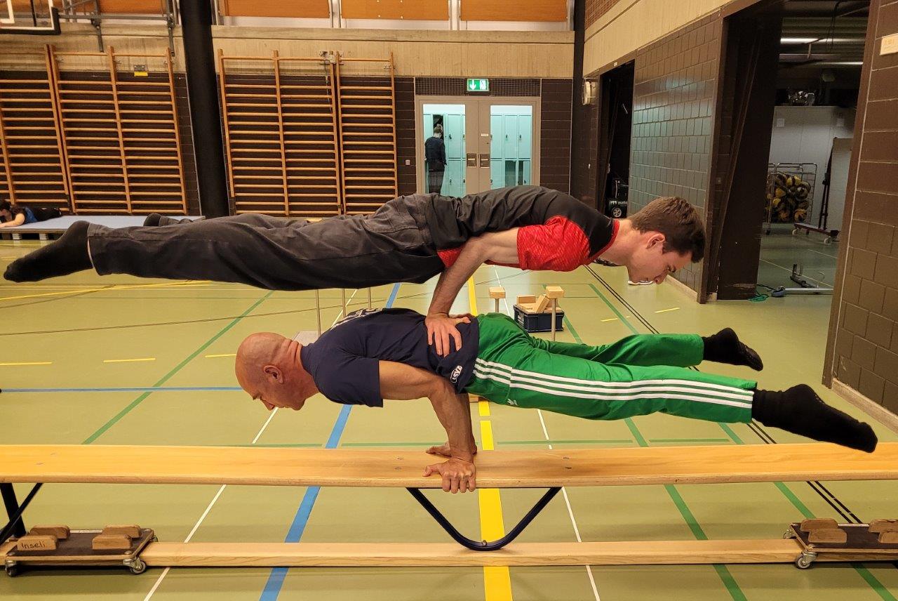 Doppel-Plank, Handstand-Kurs, akrobatik.ch KLG, Dietlikon, Zürich